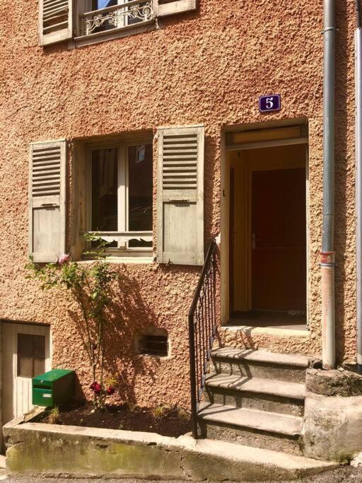 Charmant Logement & Terrasse Au Centre Historique Saint-Claude Buitenkant foto